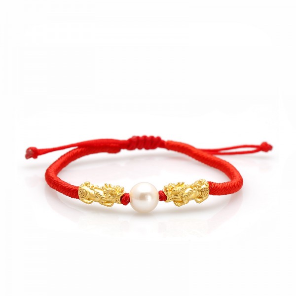 Sae lắc tay chỉ đỏ ngọc trai tỳ hưu vàng 24k là món đồ trang sức không thể thiếu cho bất kỳ ai muốn thể hiện sự sang trọng và may mắn. Với thiết kế độc đáo, đẹp mắt và chất lượng tuyệt vời, đây sẽ là một món quà ý nghĩa cho bạn bè và gia đình.