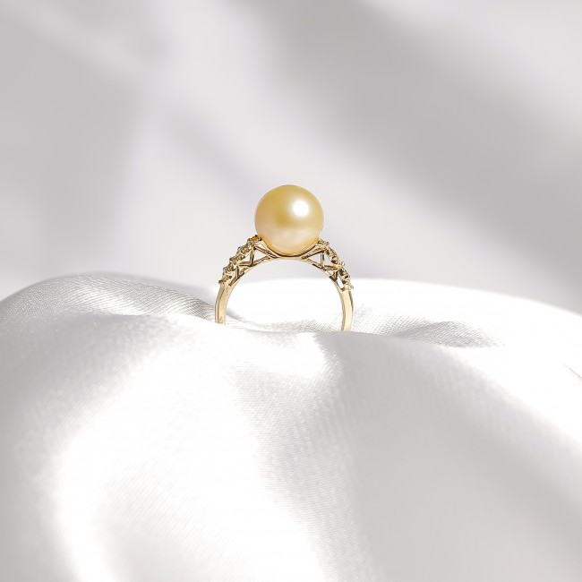 Nhẫn ngọc trai nước mặn South Sea gắn vàng 18k đính kim cương