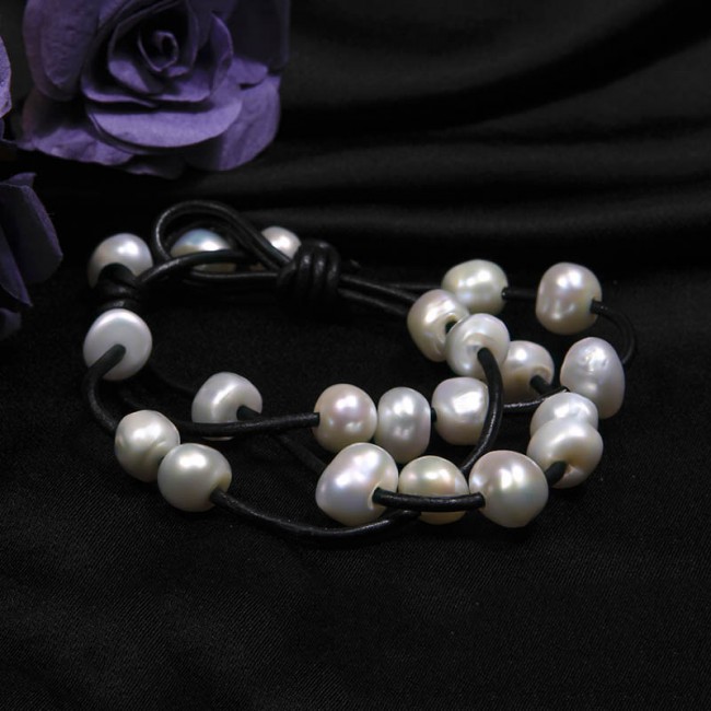 Vòng tay Love White Pearls 3