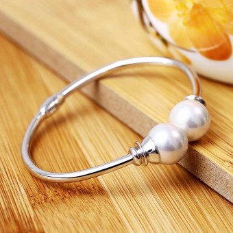 Lắc tay bạc White Pearls