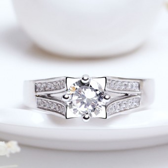 Nhẫn bạc Lucky In Love