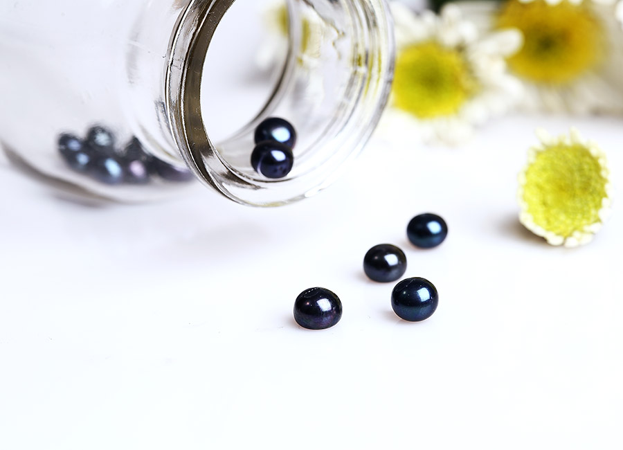 Ngọc trai đen quyến rũ v&agrave; b&iacute; ẩn.