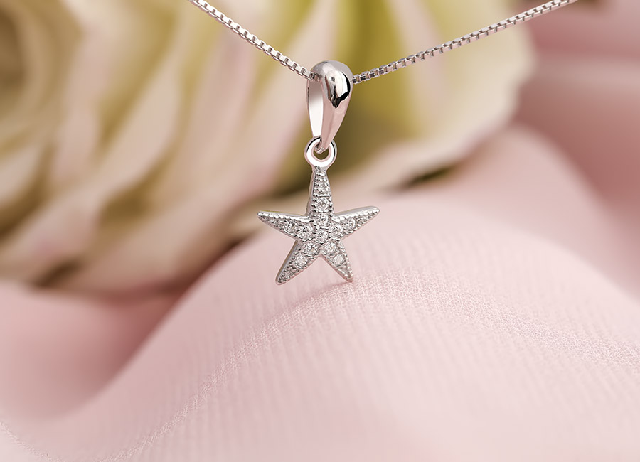 Mẫu trang sức sử dụng linh hoạt trong mọi ho&agrave;n cảnh.