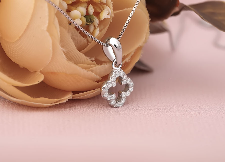 Sự kết hợp ho&agrave;n hảo cho bạn mẫu trang sức ấn tượng.