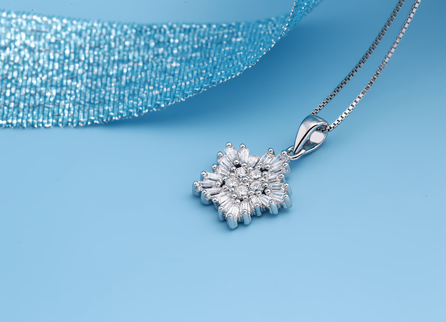 Sắc s&aacute;ng của đ&aacute; CZ l&agrave;m m&ecirc; hoặc tr&aacute;i tim biết bao c&ocirc; g&aacute;i.