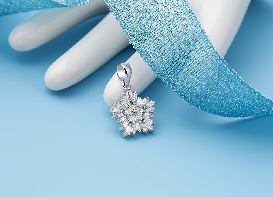 C&ocirc; g&aacute;i trẻ th&ecirc;m phần rạng rỡ nhờ mẫu trang sức xinh xắn n&agrave;y.