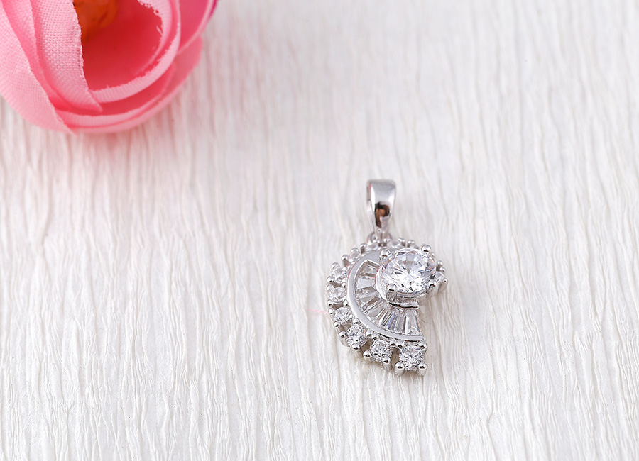 Mẫu mặt trang sức mang th&ocirc;ng điệp s&acirc;u sắc về t&igrave;nh y&ecirc;u.