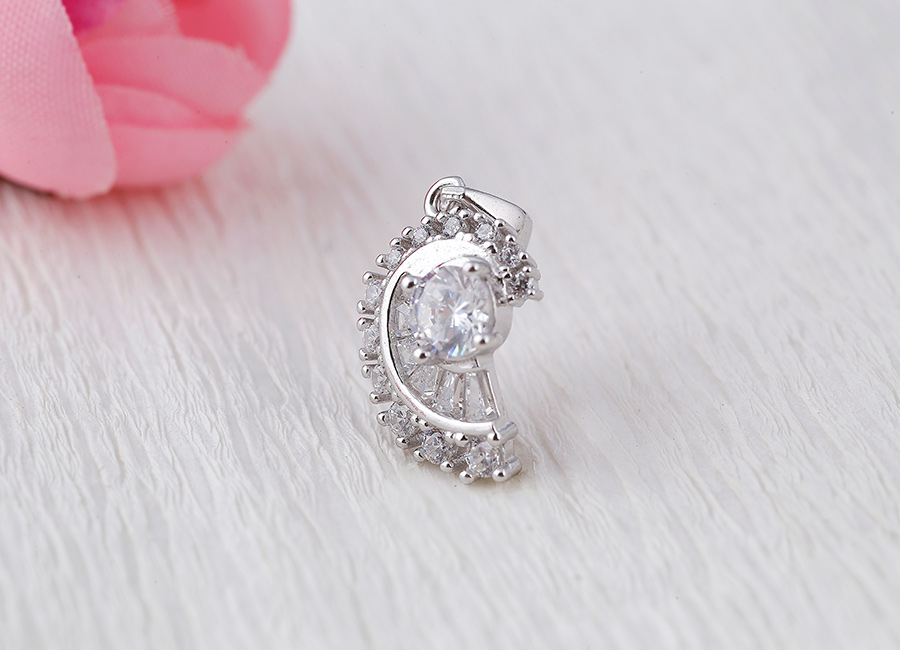 Mẫu trang sức ẩn chứa h&agrave;m &yacute; t&igrave;m kiếm nửa c&ograve;n thiếu trong cuộc đời của c&ocirc; g&aacute;i.