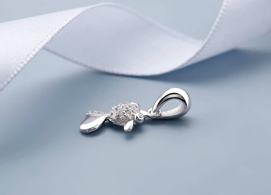 Loula to&aacute;t l&ecirc;n kh&iacute; chất thanh tao v&agrave; trang nh&atilde;.