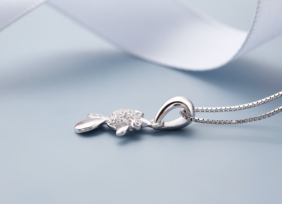 Mặt d&acirc;y chuyền Loula sẽ l&agrave; lựa chọn kh&ocirc;ng thể tuyệt vời hơn cho c&aacute;c bữa tiệc.