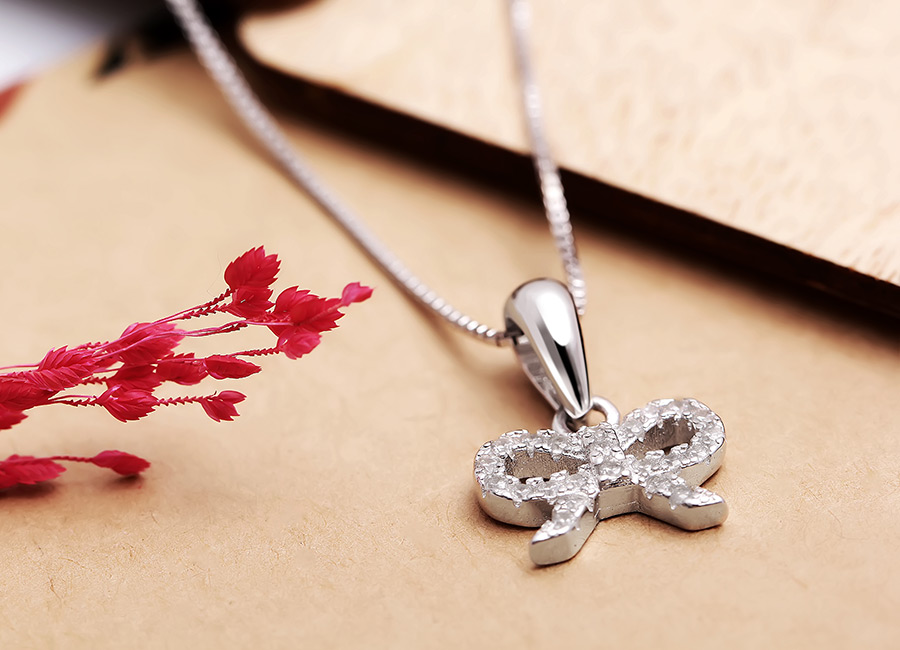 Mẫu trang sức đ&uacute;ng chuẩn cho n&agrave;ng thơ mơ mộng.