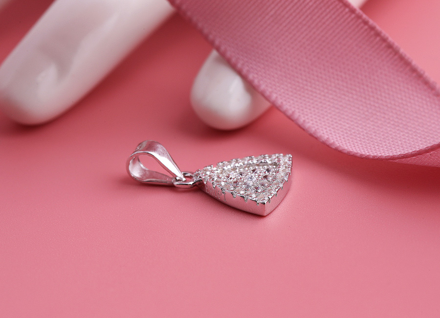 M&oacute;c đeo d&acirc;y kh&aacute; rộng r&atilde;i.