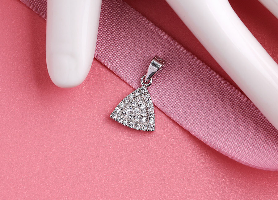 Mẫu trang sức đơn giản nhưng v&ocirc; c&ugrave;ng cuốn h&uacute;t.