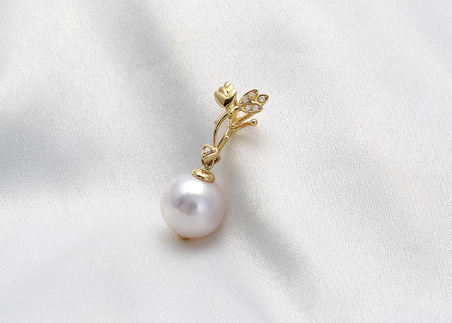 Mặt d&acirc;y chuyền v&agrave;ng 18K ngọc trai Akoya 8.5-9mm