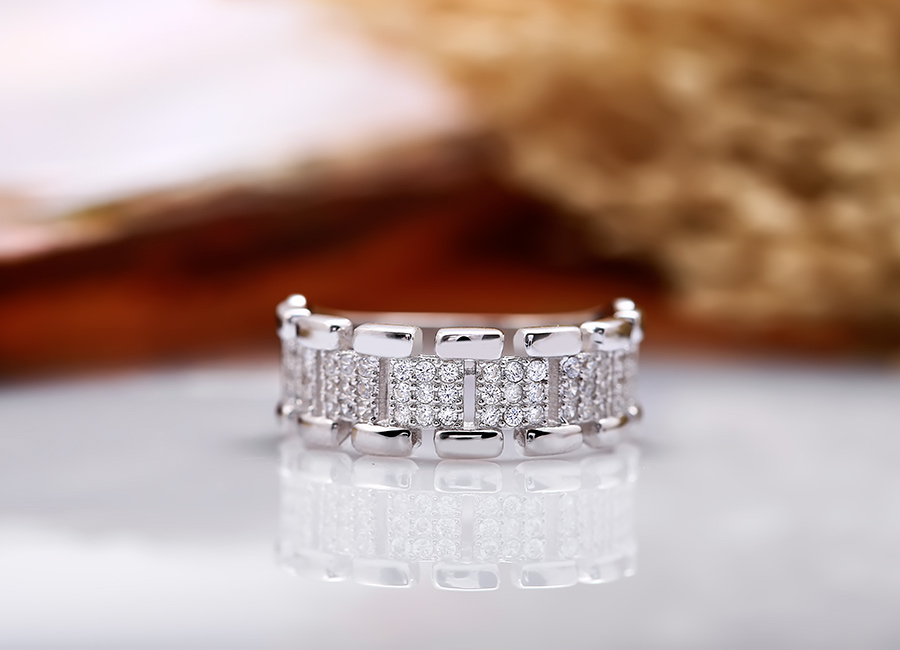 Hạt đ&aacute; CZ l&agrave; sự bổ sung ho&agrave;n hảo nhất để ho&agrave;n thiện mẫu trang sức n&agrave;y.