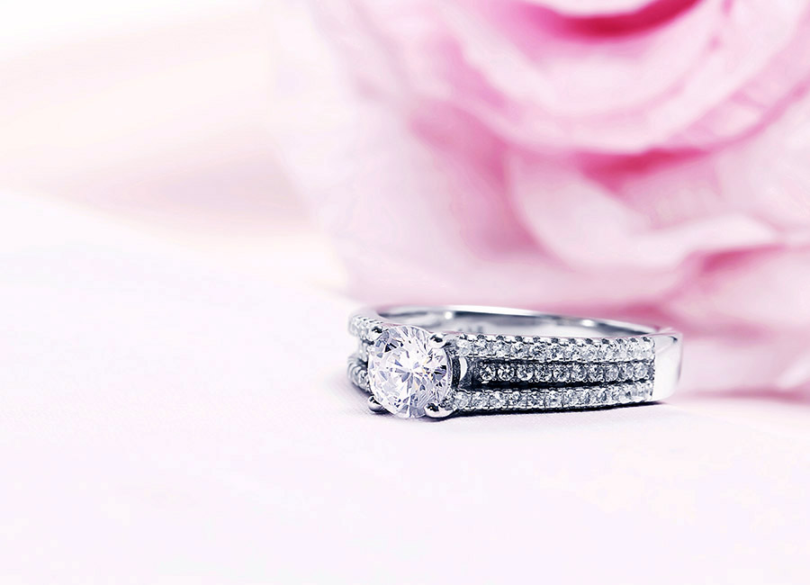 Sản phẩm mang thương hiệu Eropi Jewelry v&agrave; được chế t&aacute;c cẩn thận.