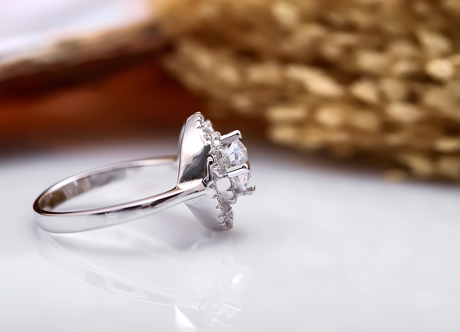 Mẫu trang sức to&aacute;t l&ecirc;n sự thanh cao, qu&yacute; ph&aacute;i.