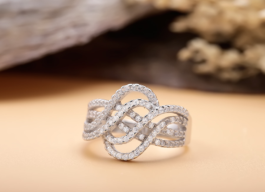 Đ&acirc;y sẽ l&agrave; thiết kế độc đ&aacute;o m&agrave; chị em cần c&oacute; trong bộ sưu tập trang sức của m&igrave;nh.