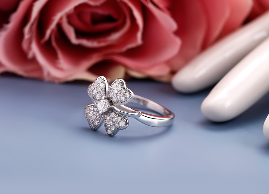 Vẻ đẹp ngẩn ngơ l&ograve;ng người của Lucky Grass.