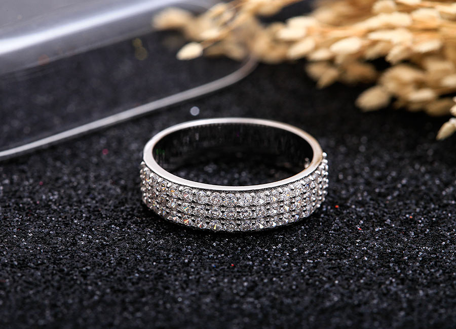 Nhẫn bạc Over Love sẽ theo bạn trong từng cung bậc t&igrave;nh y&ecirc;u.