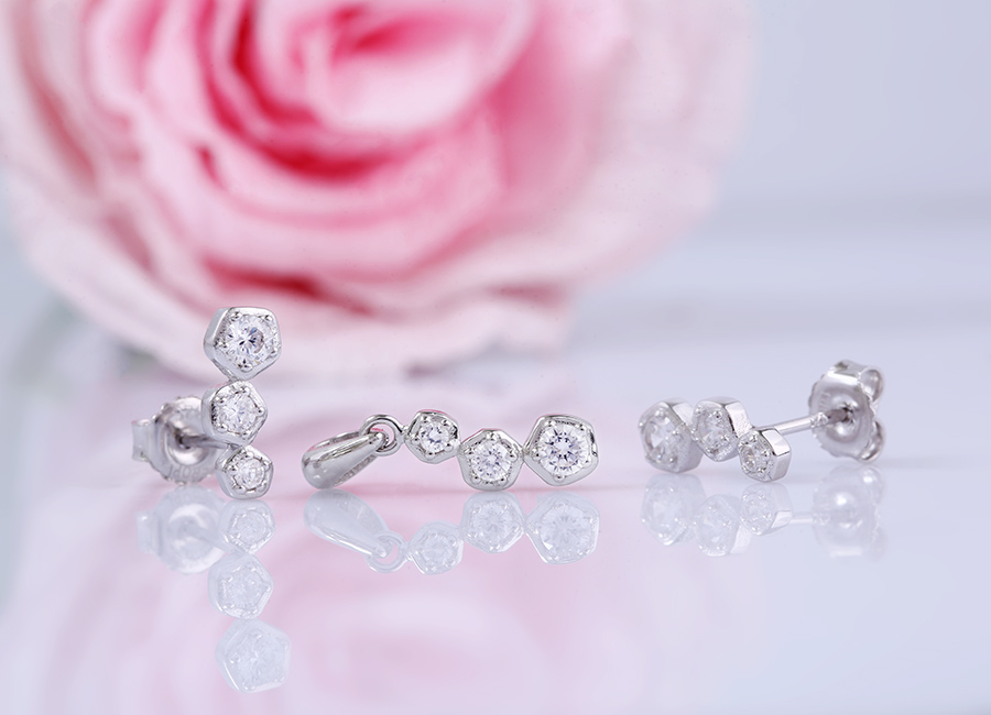 Nhanh tay để trở th&agrave;nh chủ sở hữu của bộ trang sức bạc ấn tượng n&agrave;y.