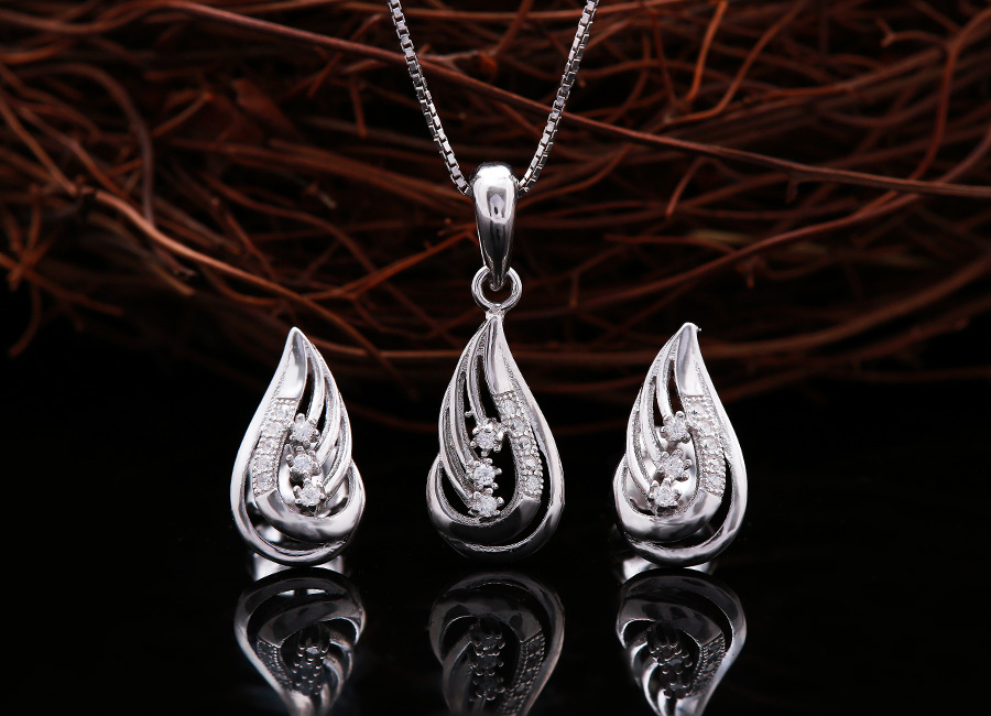 Bộ trang sức bạc Flame Of Angel l&ocirc;i cuốn với chất liệu cao cấp.