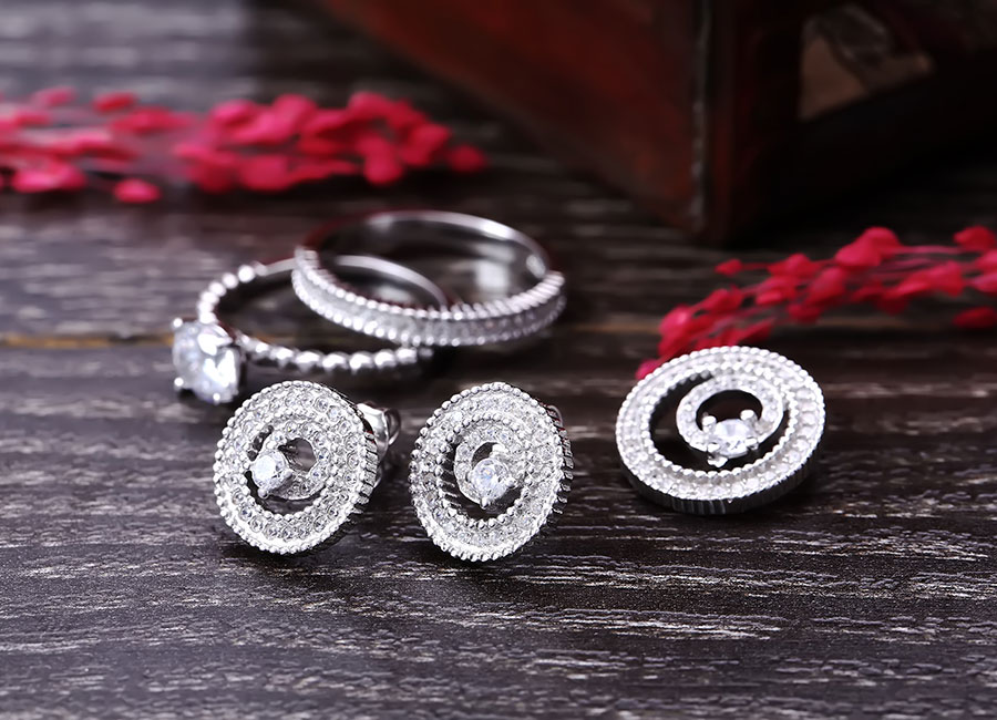 Sử dụng trọn bộ sản phẩm gi&uacute;p bạn xinh xắn v&agrave; rạng ngời hơn.