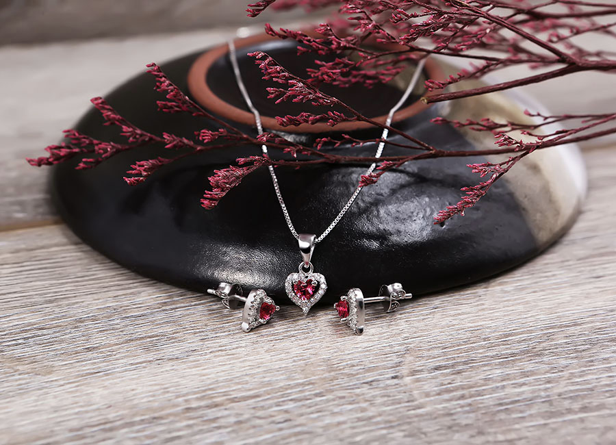 Trang sức Eropi sở hữu vẻ đẹp cuốn h&uacute;t.