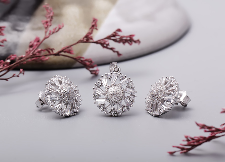 Mẫu trang sức trọn vẹn với những đường n&eacute;t tinh tế nhất.