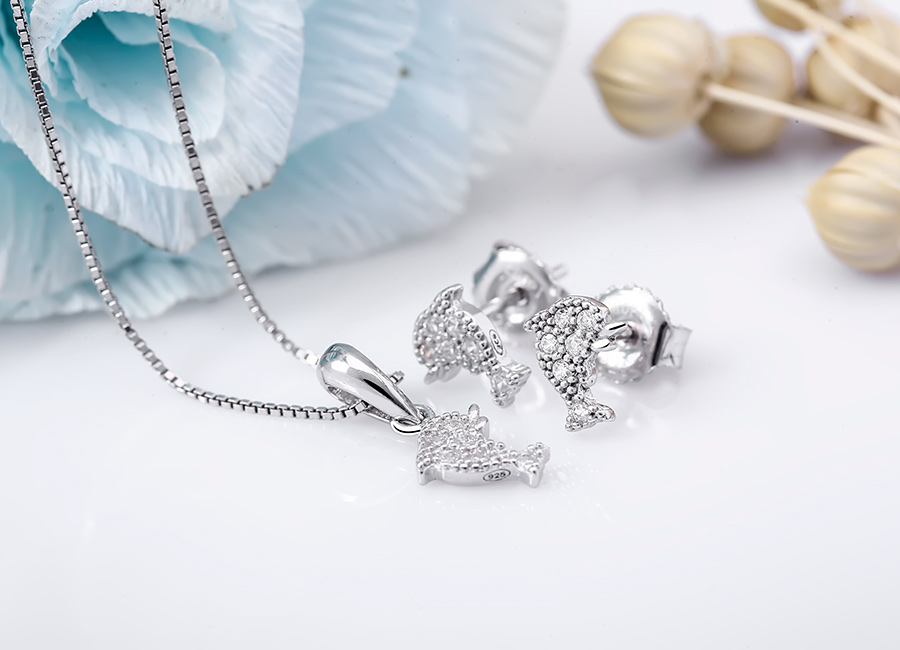 C&aacute; heo &ndash; lo&agrave;i động vật tượng trưng cho h&ograve;a b&igrave;nh thế giới.