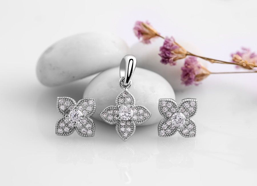 C&ocirc; g&aacute;i n&agrave;o cũng mơ giấc mơ được sở hữu bộ trang sức n&agrave;y.