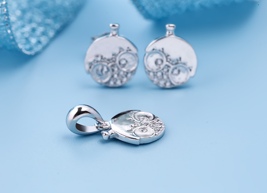 M&oacute;c nối d&acirc;y đeo thiết kế với kiểu d&aacute;ng cổ điển.