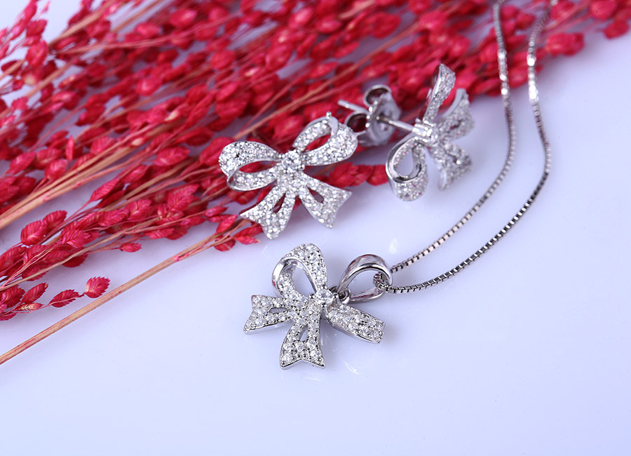 Bộ trang sức bạc Emmia Bow đẹp ho&agrave;n hảo.