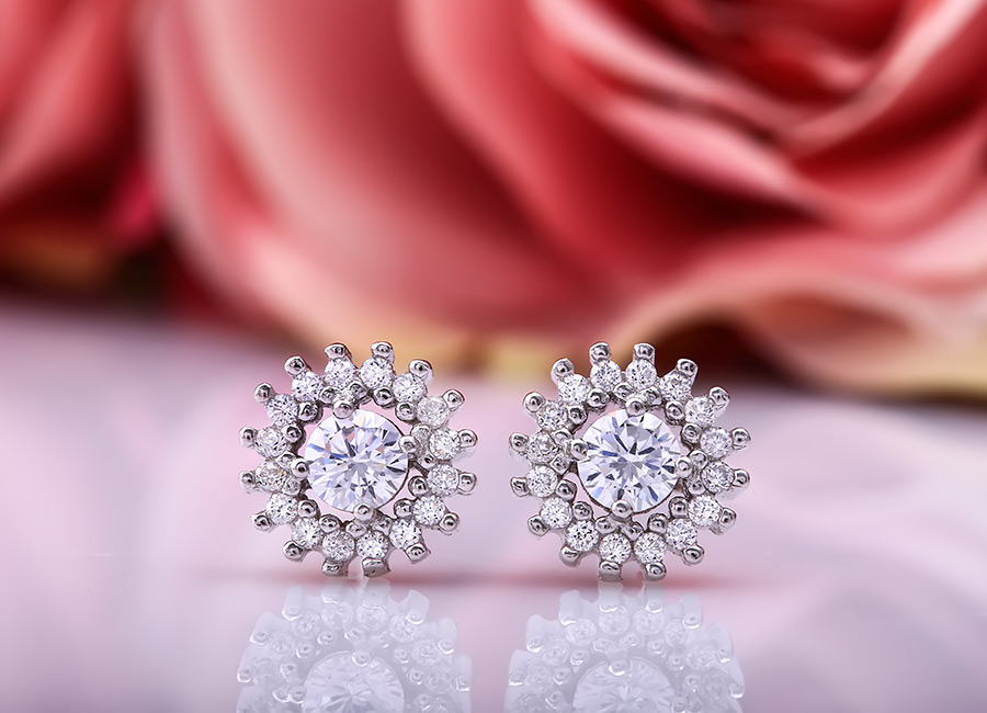 Tạo h&igrave;nh đ&ocirc;i b&ocirc;ng tai kh&ocirc;ng kh&aacute;c g&igrave; mặt trang sức.