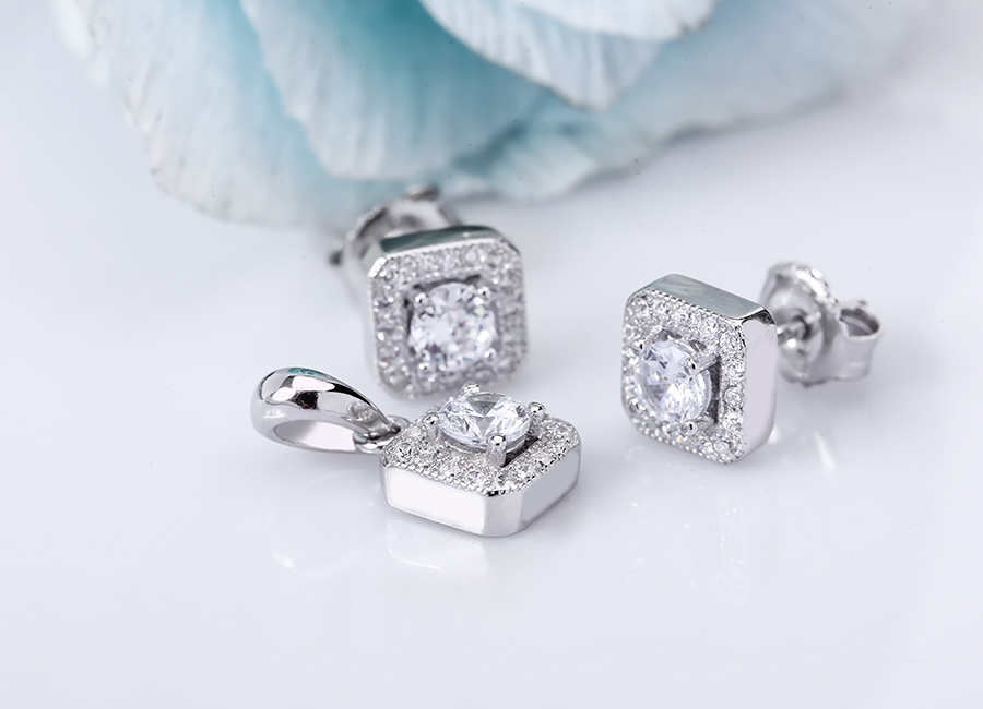Vẻ đẹp tinh tế của bộ sản phẩm mang h&igrave;nh khối vu&ocirc;ng.