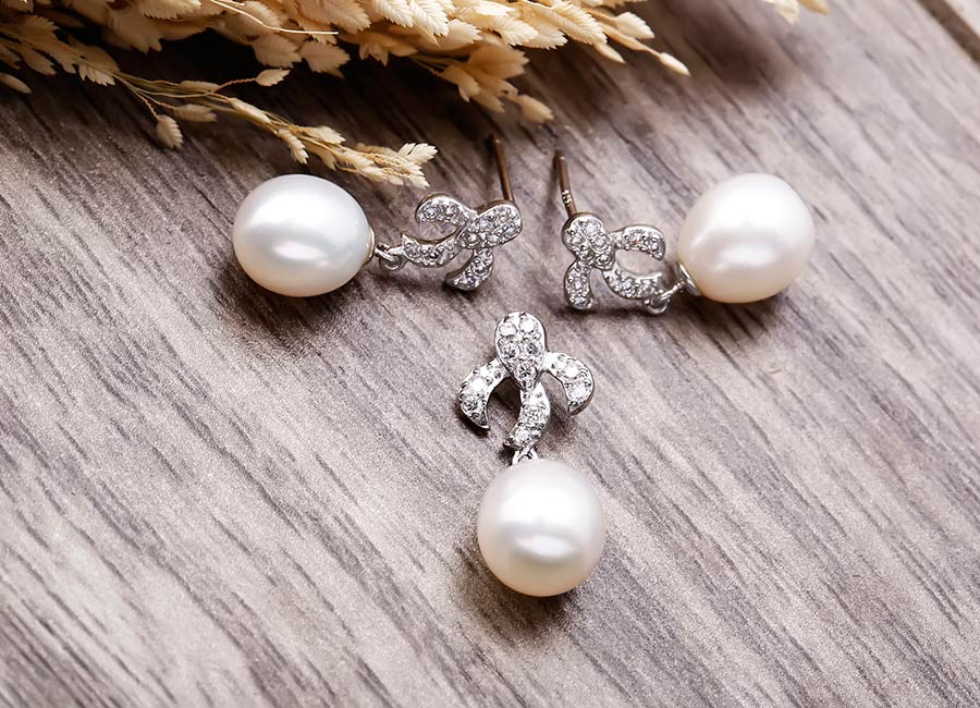 Bộ trang sức ngọc trai tinh xảo trong từng chi tiết nhỏ nhất.