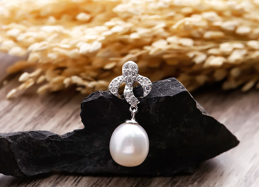 Mặt d&acirc;y chuyền ngọc trai với n&eacute;t đẹp thanh tho&aacute;t.