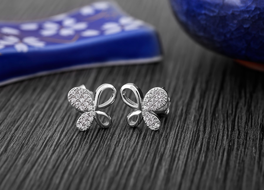 Trang sức b&ocirc;ng tai kiểu nụ dễ đeo, an to&agrave;n. 