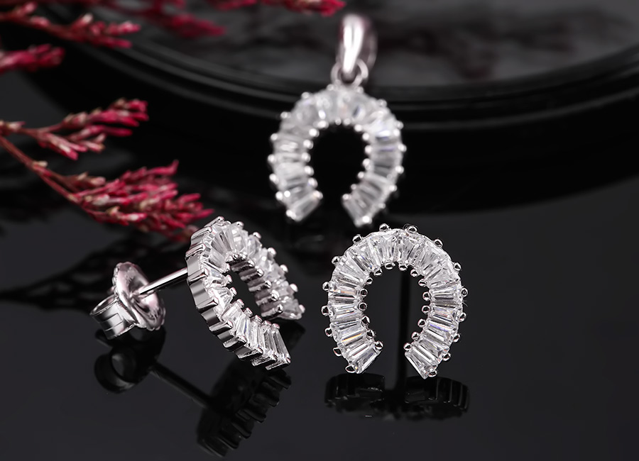 Mẫu trang sức bạc mang thương hiệu Eropi.