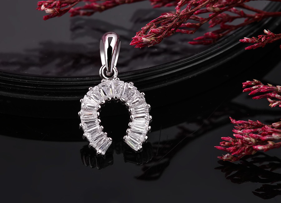 Tự tin l&agrave;m đẹp bản th&acirc;n c&ugrave;ng mặt d&acirc;y chuyền của Eropi.