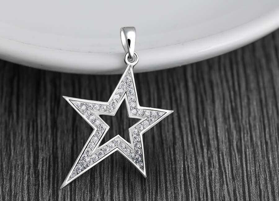 Mẫu mặt d&acirc;y chuyền ấn tượng, cho bạn th&ecirc;m sức h&uacute;t.