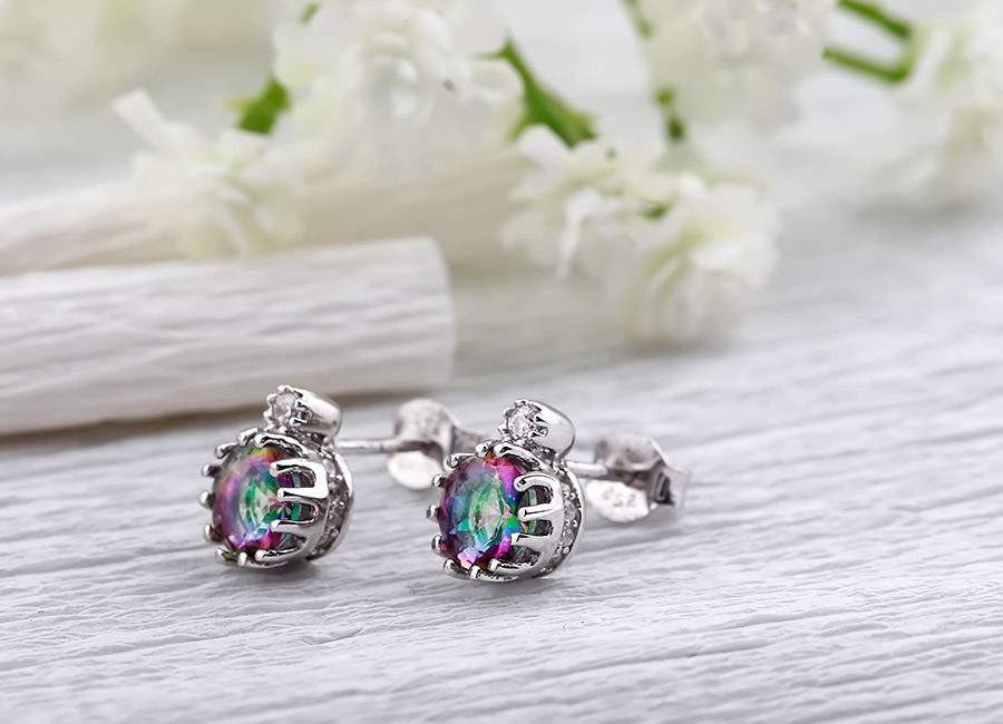 Thu h&uacute;t &aacute;nh nh&igrave;n bằng sắc n&eacute;t lấp l&aacute;nh.