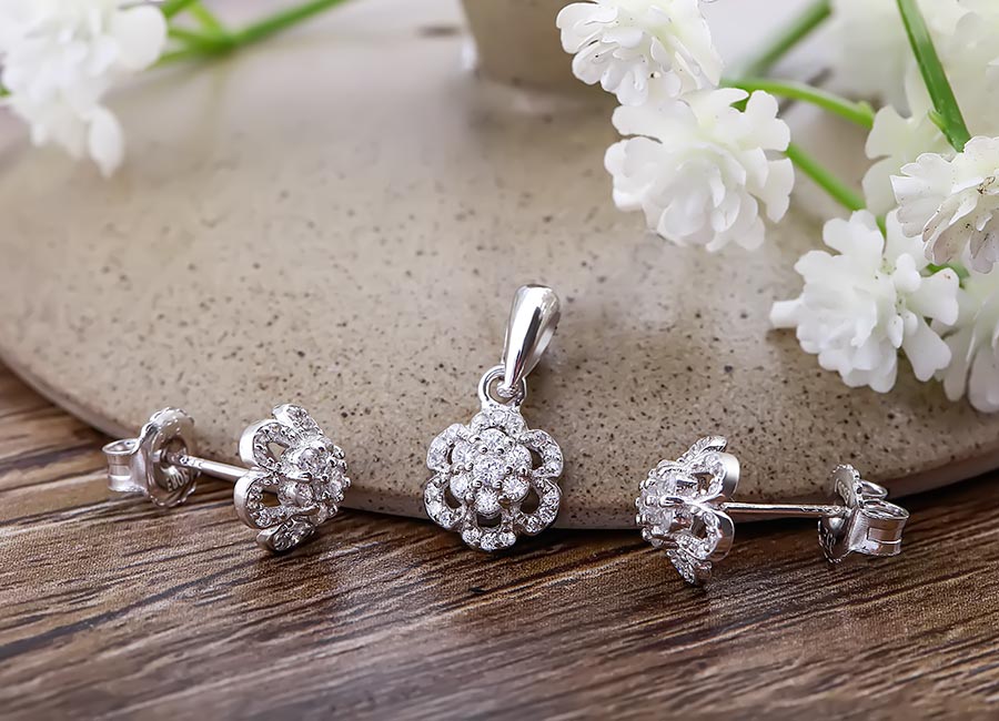 N&acirc;ng tầm vẻ đẹp Việt c&ugrave;ng trang sức Eropi.