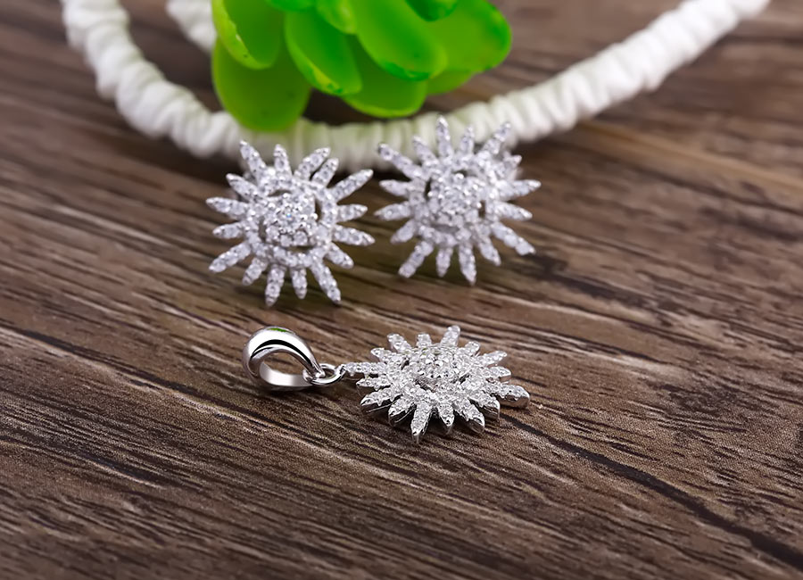 Chất liệu bạc &Yacute; trứ danh đ&atilde; trở th&agrave;nh thương hiệu cho Eropi.