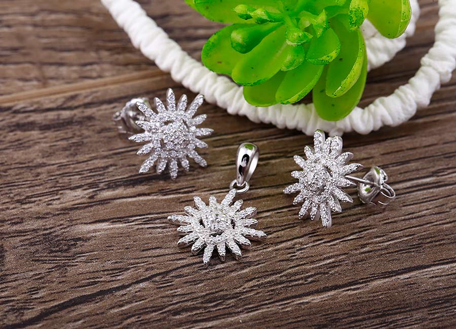 Kh&ocirc;ng chỉ chăm ch&uacute;t cho thiết kế, Eropi c&ograve;n ho&agrave;n thiện chất lượng sản phẩm bằng lớp xi mạ bạch kim.