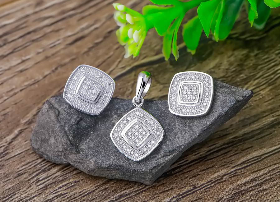 Sắc m&agrave;u trắng s&aacute;ng tinh tế, sang trọng hợp với mọi l&agrave;n da.