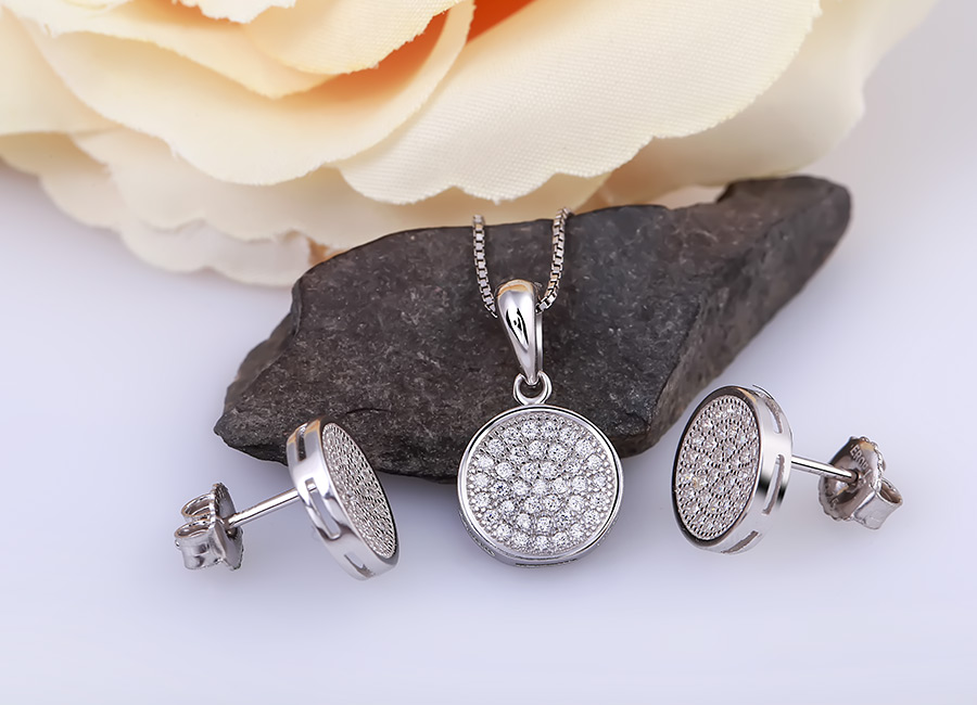 &ldquo;Bộ ba s&aacute;t thủ&rdquo; mới trong bộ sưu tập của bạn g&aacute;i.