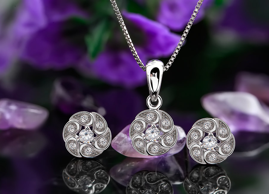 Bộ nữ trang hợp thị hiếu của nhiều bạn trẻ.