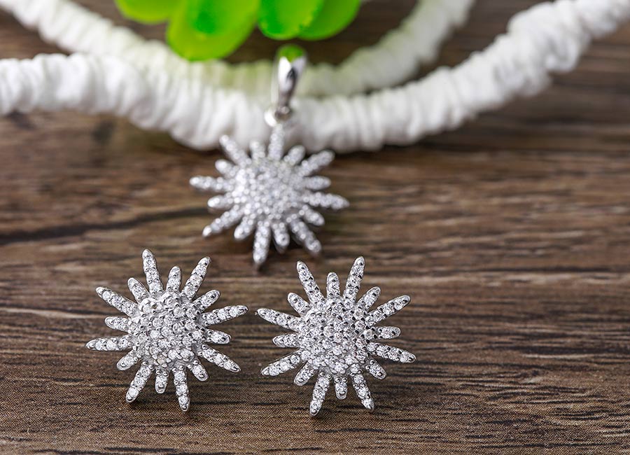 Sắc bạc &Yacute; 925 s&aacute;ng nổi bật.