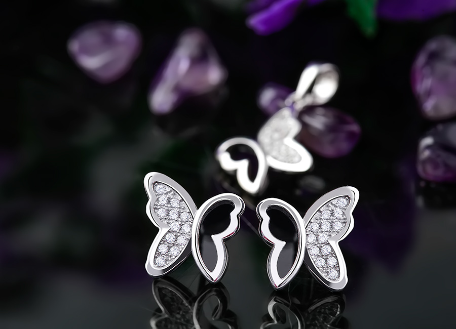 N&eacute;t rạng rỡ v&agrave; lấp l&aacute;nh của tạo h&igrave;nh bộ trang sức.